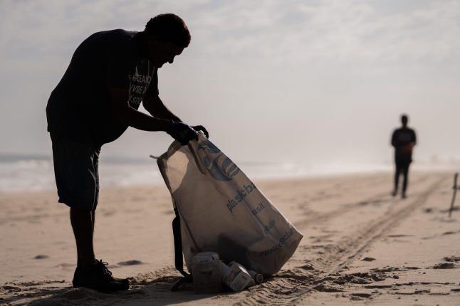 plasticbank-brasil-member-impact-story-ronaldo-marica-rio-de-janeiro-20222210-ocean-bottle_lr