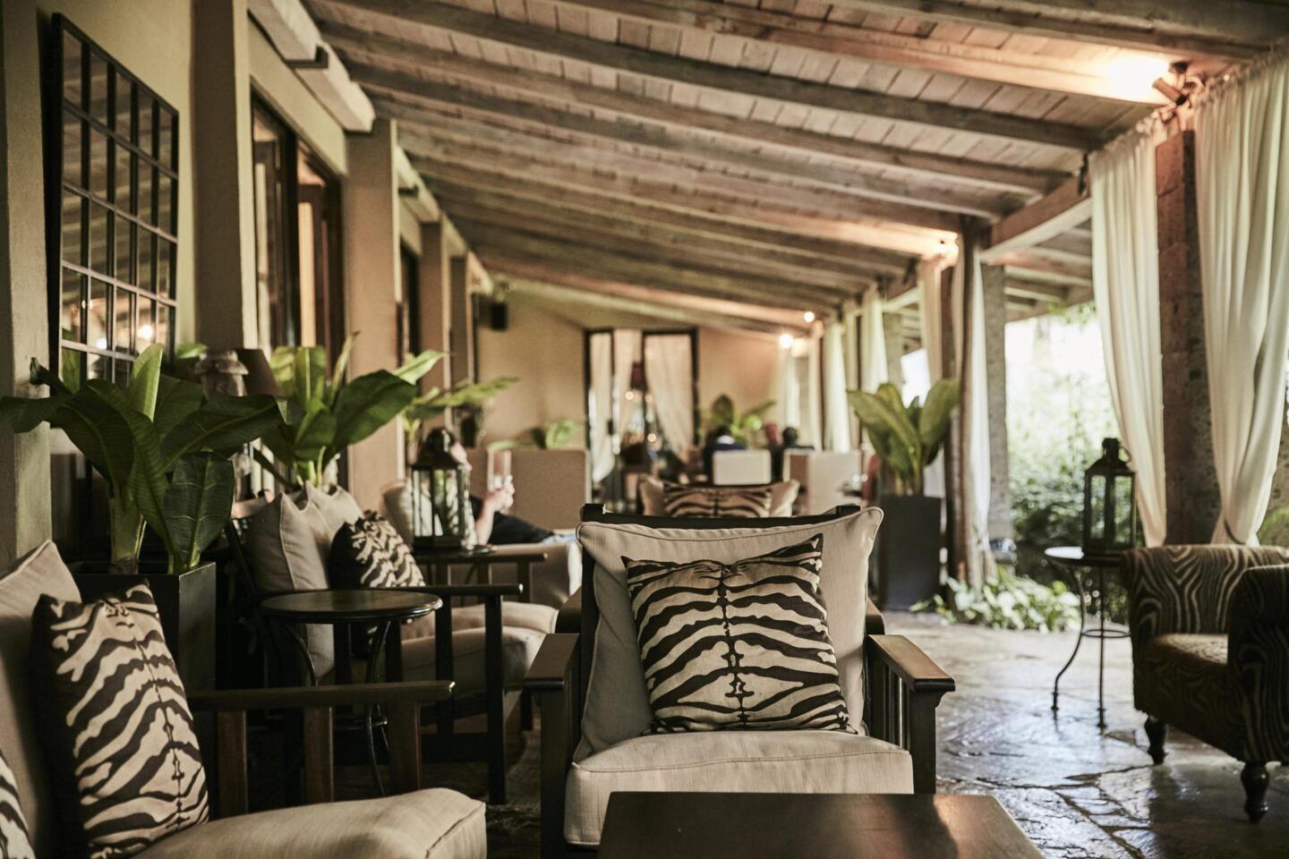 palacina-lobby-terrace-lounge